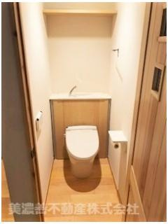 ５１１３０　メゾンドシャルドネ長良おぶさのトイレ