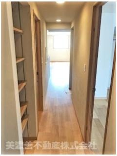 ５１１３０　メゾンドシャルドネ長良おぶさの玄関