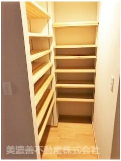 ５１１３０　メゾンドシャルドネ長良おぶさの収納