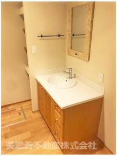 ５１１３０　メゾンドシャルドネ長良おぶさの洗面所