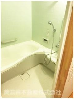 ５１１３０　メゾンドシャルドネ長良おぶさの浴室