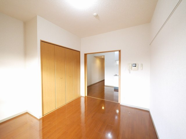 ドゥジェームならの洋室|使い勝手のいい洋室です