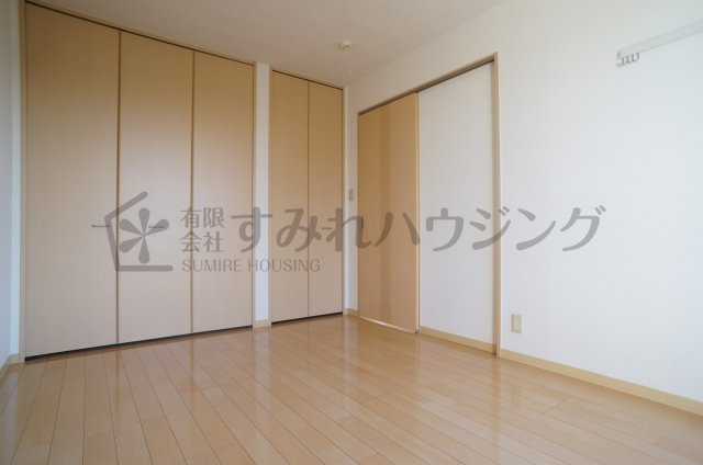 グリーンハイム伊丹の洋室