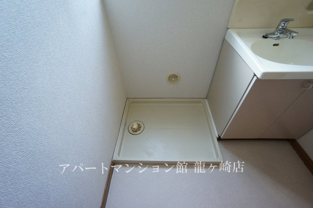 レジデンス河原井のその他|室内洗濯置場