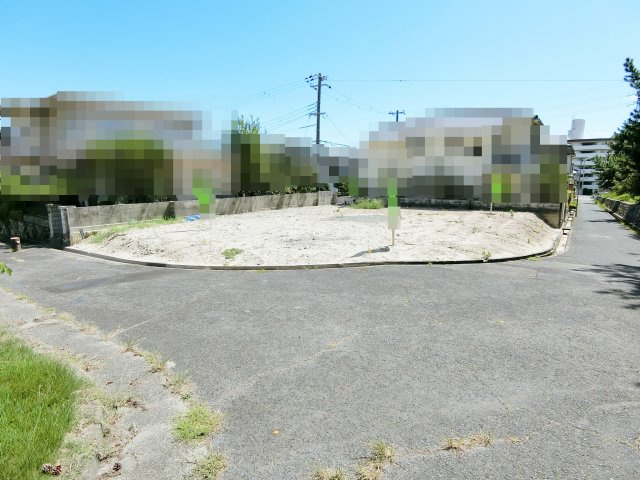 狩口台　売り土地の前面道路含む現地写真