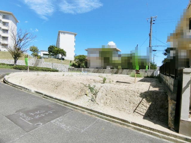 狩口台　売り土地の前面道路含む現地写真