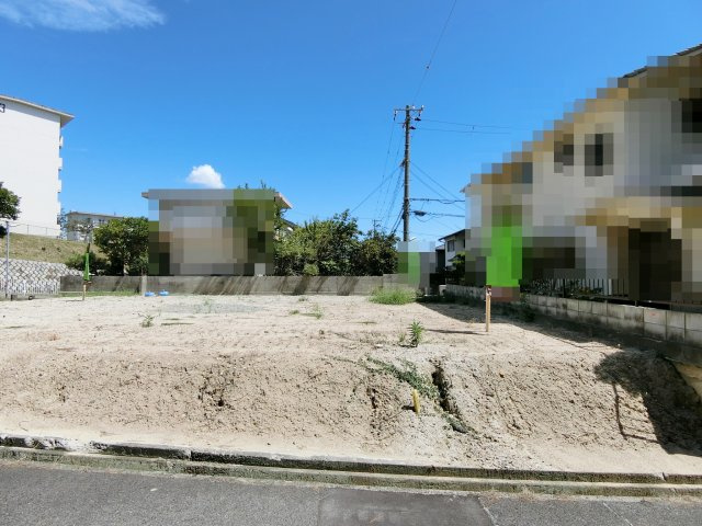 狩口台　売り土地の前面道路含む現地写真