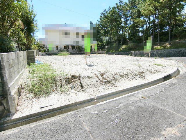 狩口台　売り土地の前面道路含む現地写真