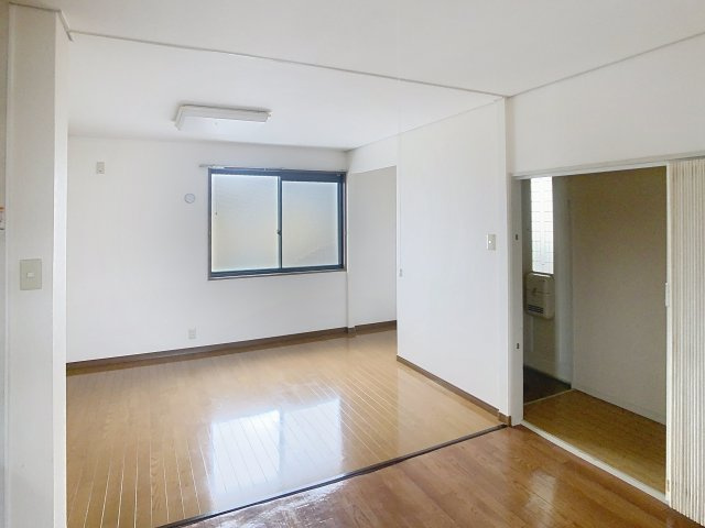 セジュール塩野Bの居間・リビング|使いやすいリビングです