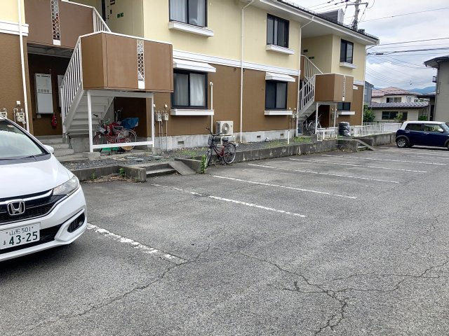 セジュール塩野Bの駐車場|駐車スペースもあります