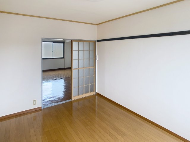 セジュール塩野Bの居間・リビング|内装もきれいです