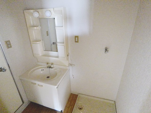 セジュール塩野Bの独立洗面台|朝の身支度には欠かせない独立洗面化粧台