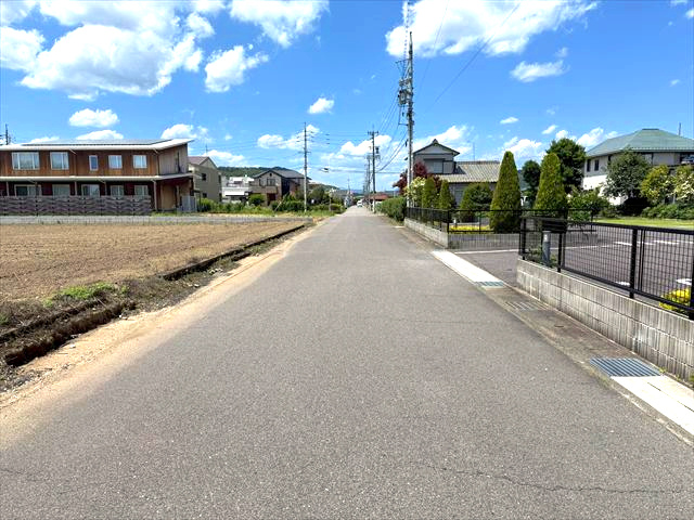 ５１７４９　各務原市蘇原瑞穂町土地の前面道路含む現地写真