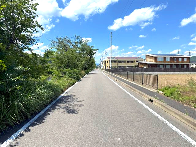 ５１７４９　各務原市蘇原瑞穂町土地の前面道路含む現地写真
