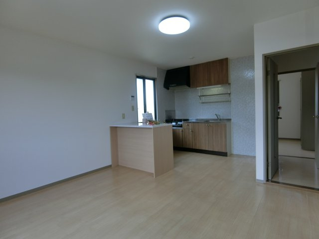 ミキカメディアマンション　A棟の居間・リビング