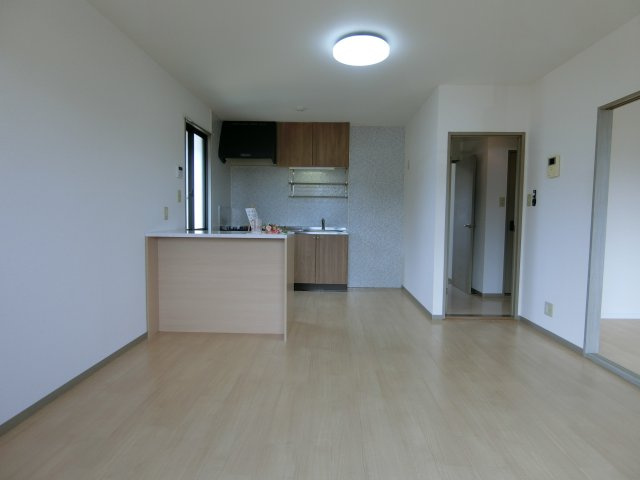 ミキカメディアマンション　A棟の居間・リビング