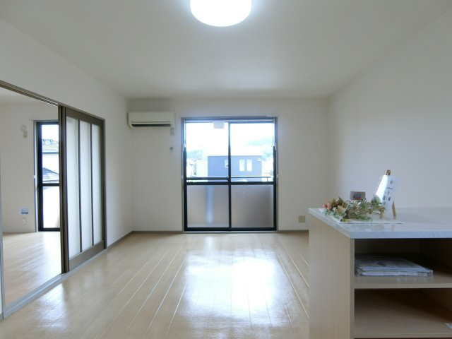 ミキカメディアマンション　A棟の居間・リビング