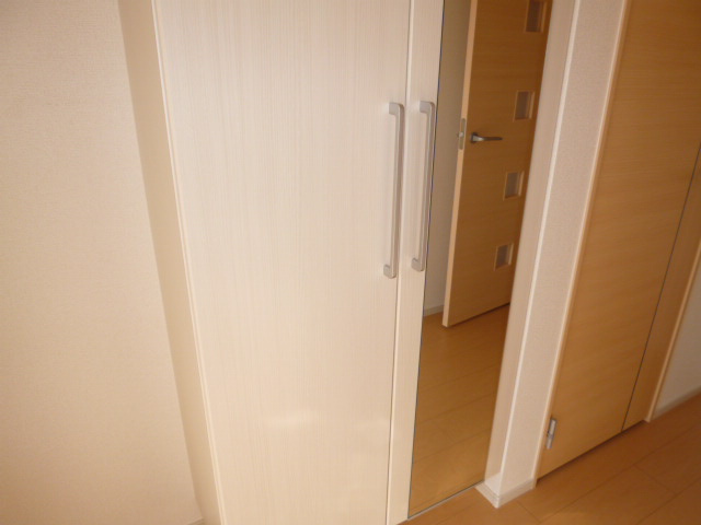 パレットＢの玄関|シューズボックス（鏡つき）