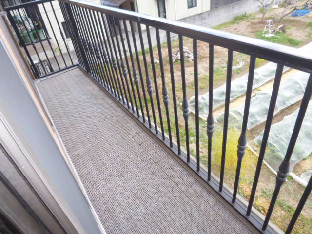 倉敷市連島町鶴新田のアパートのバルコニー