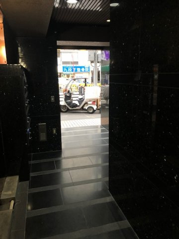 多幸ビルのエントランス
