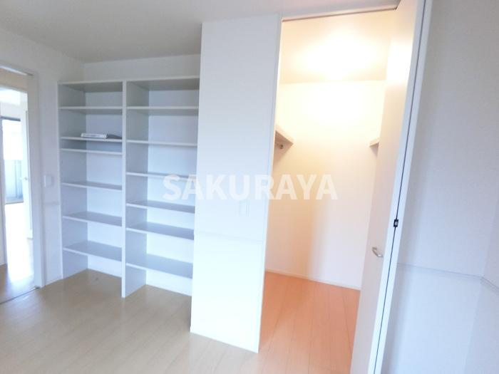 ベルグ Ⅱ Ｂの収納|衣類から大きな荷物までたくさん収納できます。