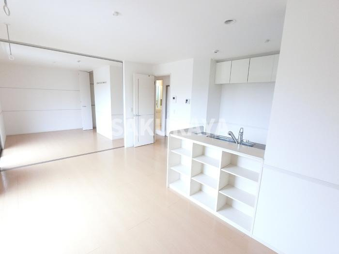 ベルグ Ⅱ Ｂのトイレ|ライトスルースクリーンで光を透しながらほどよく遮ります。