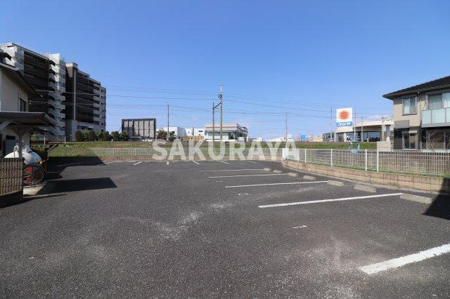 パルティールの駐車場
