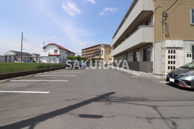 ハピネスの駐車場