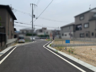【前面道路含む現地写真】