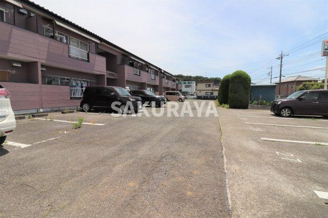 メゾン根岸　Ｂ棟の駐車場