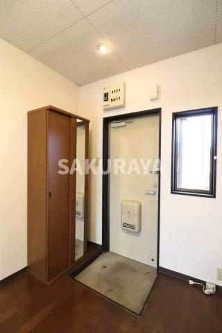 サニーレジデンスの玄関|2024年撮影。現況と異なる場合がございます。