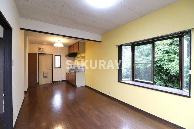 サニーレジデンスの居間・リビング|2024年撮影。現況と異なる場合がございます。