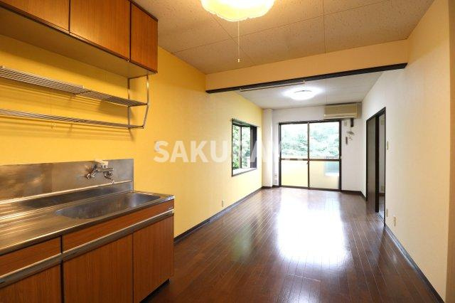 サニーレジデンスの居間・リビング|2024年撮影。現況と異なる場合がございます。