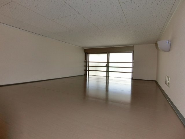 ウッドワン2番館の洋室|落ち着いた色調の洋室です