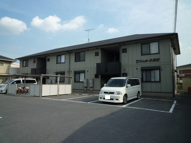 総社市井手のアパートの外観