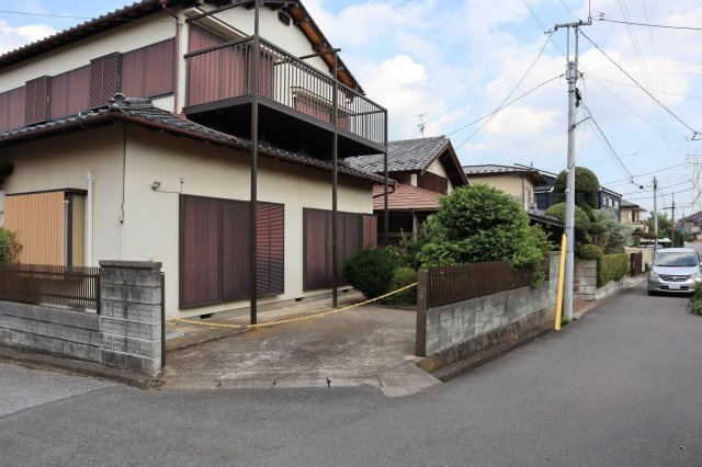 八千代市八千代台北１１丁目　中古戸建　南西角地の外観