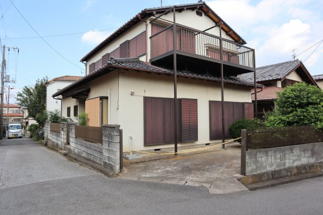 八千代市八千代台北１１丁目　中古戸建　南西角地の外観