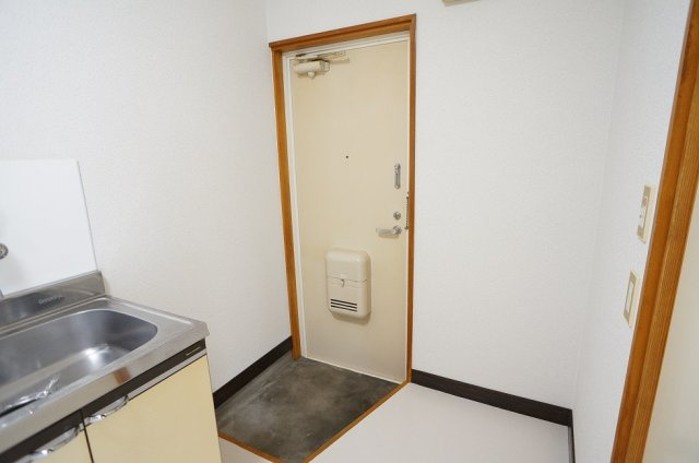 【玄関】 | メゾンクワトロ