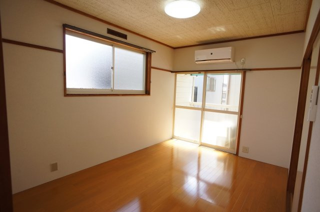 【居間・リビング】 | メゾンクワトロ | 二面採光の明るいお部屋♪