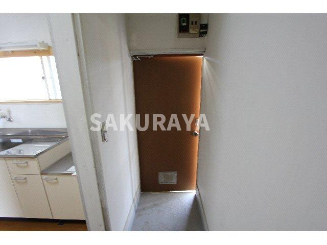 あたごハイツの玄関