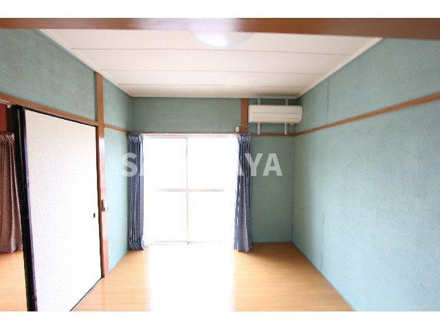 あたごハイツの洋室