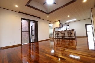 【居間・リビング】 | 西原町上原2丁目　住宅兼アパート | 戸建部分