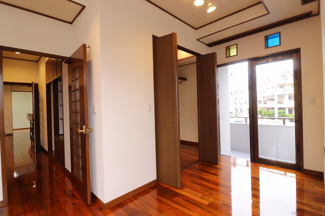 【洋室】 | 西原町上原2丁目　住宅兼アパート | 戸建部分