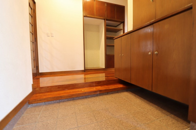 【玄関】 | 西原町上原2丁目　住宅兼アパート | 戸建部分