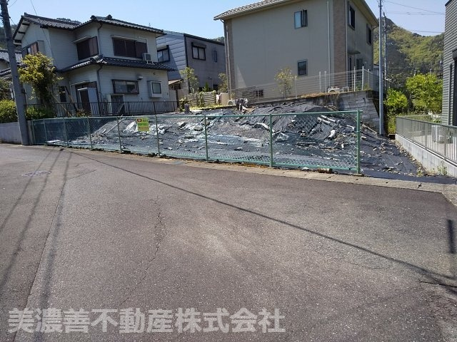 ４５２１７　岐阜市岩井土地の前面道路含む現地写真