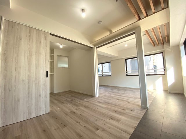 【洋室】 | カテリーナ梅ヶ丘 | 2階のリビング横の洋室