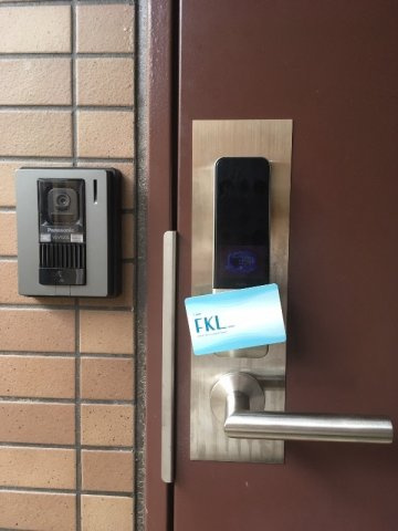 【玄関】 | カテリーナ梅ヶ丘 | 2階玄関のカードキーです