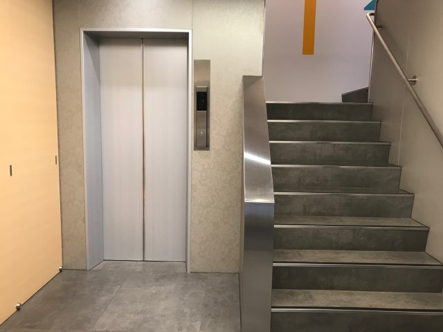 A・Bビルのエントランス