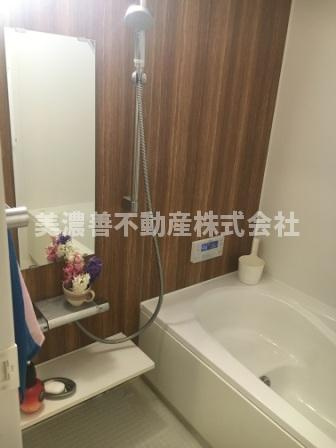 ４８２４１　メゾンシャルドネ長良東小前の浴室