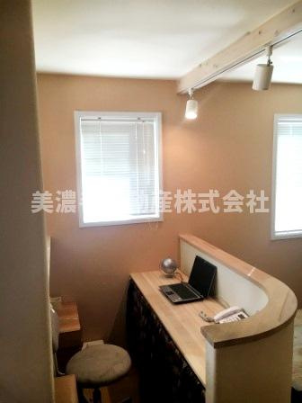 ４８２４１　メゾンシャルドネ長良東小前の居間・リビング